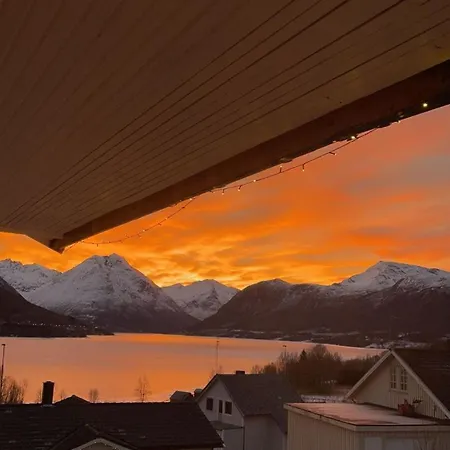 Newly Renovated Fjord View Retreat 20 Min From Tromso Apartment Tromso