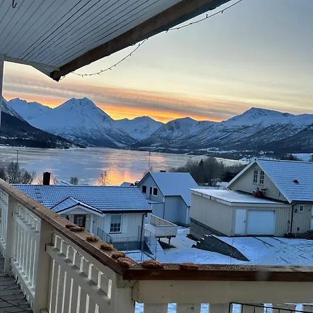 Newly Renovated Fjord View Retreat 20 Min From Tromso Apartment Tromso