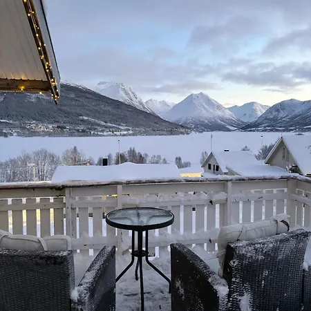 Newly Renovated Fjord View Retreat 20 Min From Tromso Apartment