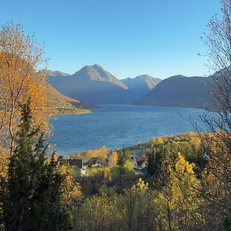 Newly Renovated Fjord View Retreat 20 Min From Tromso Apartment