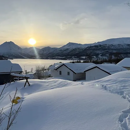 Newly Renovated Fjord View Retreat 20 Min From *