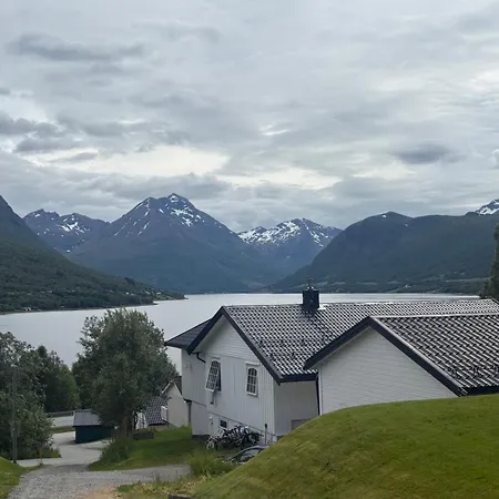 Newly Renovated Fjord View Retreat 20 Min From Tromsø